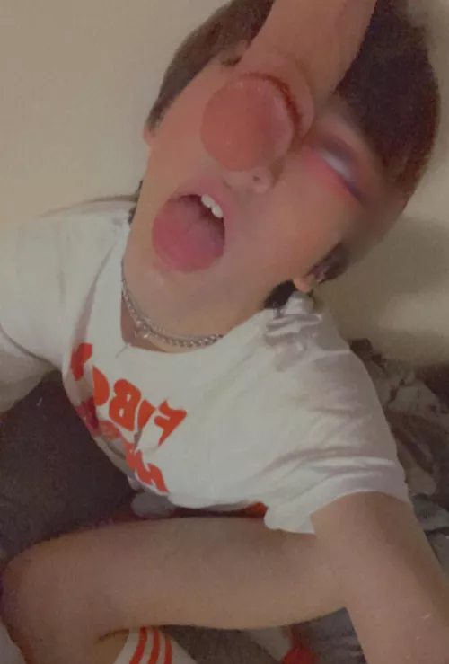 The dildo’s head is bigger than my little twink nose 😩 where could it possibly fit?