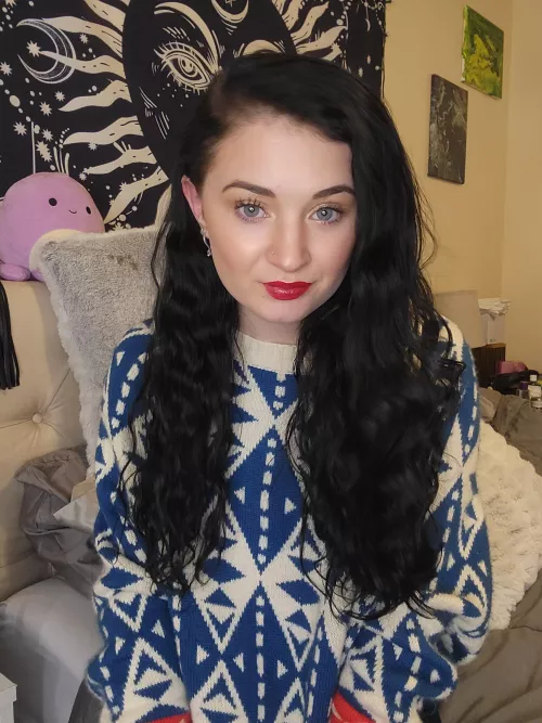 This brunette is wet and ready to play 👅