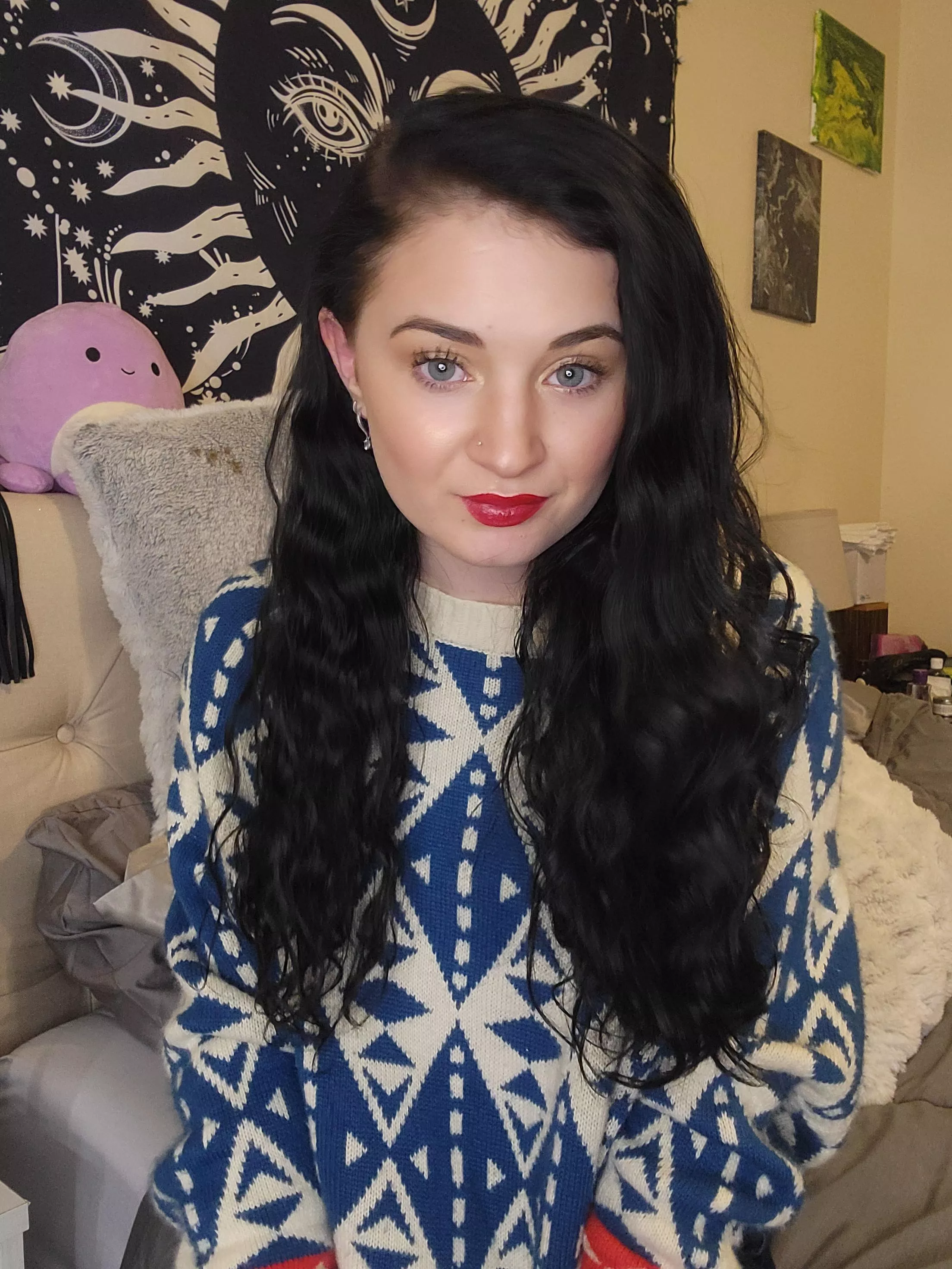 This brunette is wet and ready to play 👅