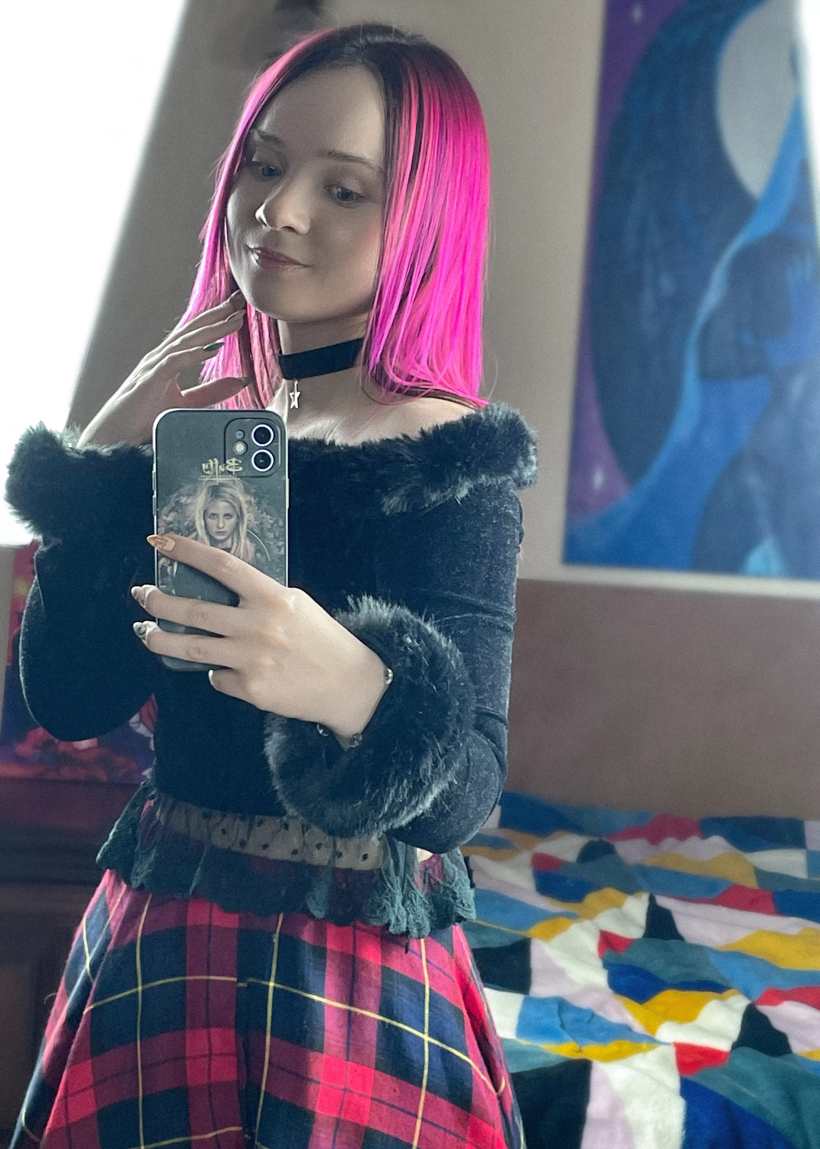 This choker really adorns my neck 🙃