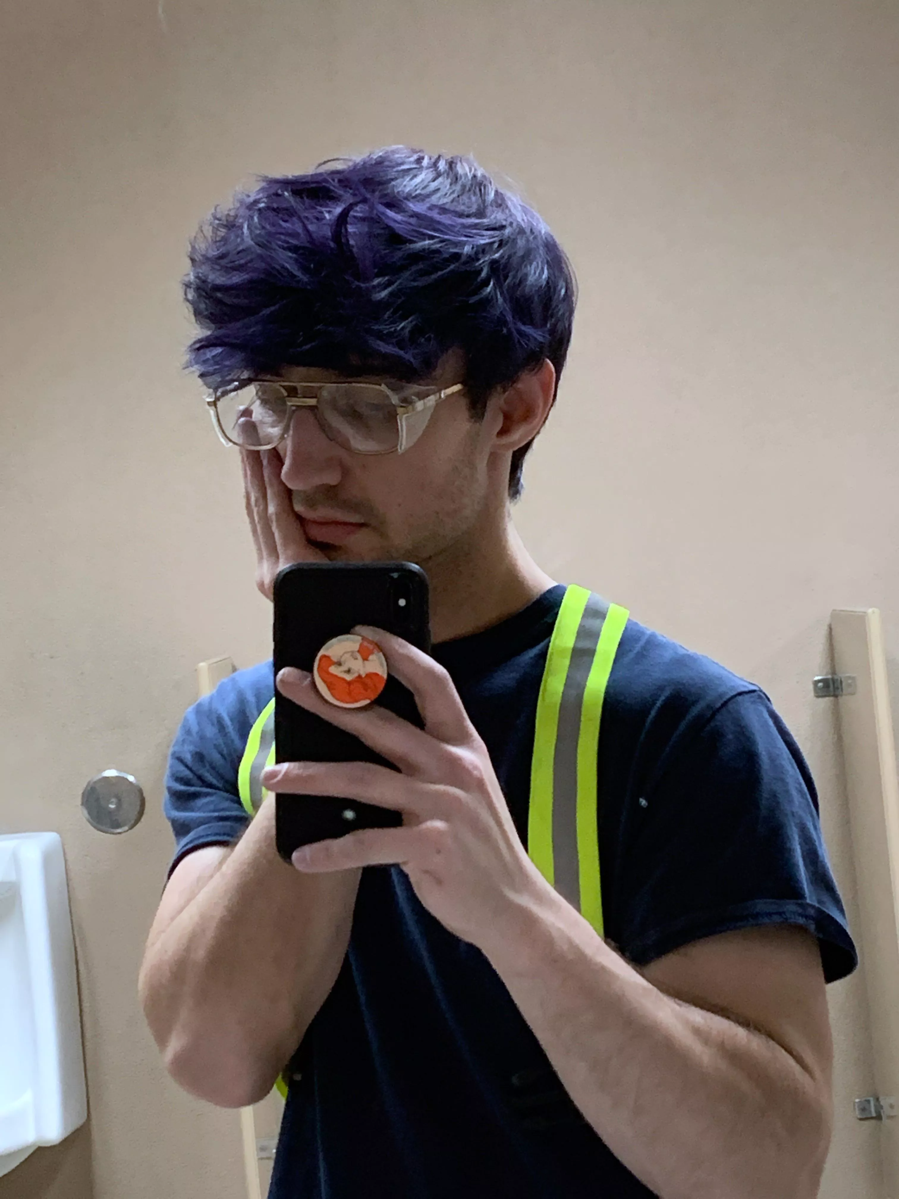 This “electric blue” temporary hair dye turned out suspiciously purple looking 🧐😕