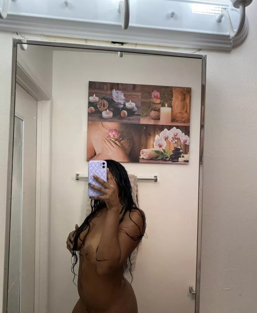 Topless this morning like the obedient n….r slut I am who’s pet can I be ? 😽😽 kik/wickr: yayasonasty