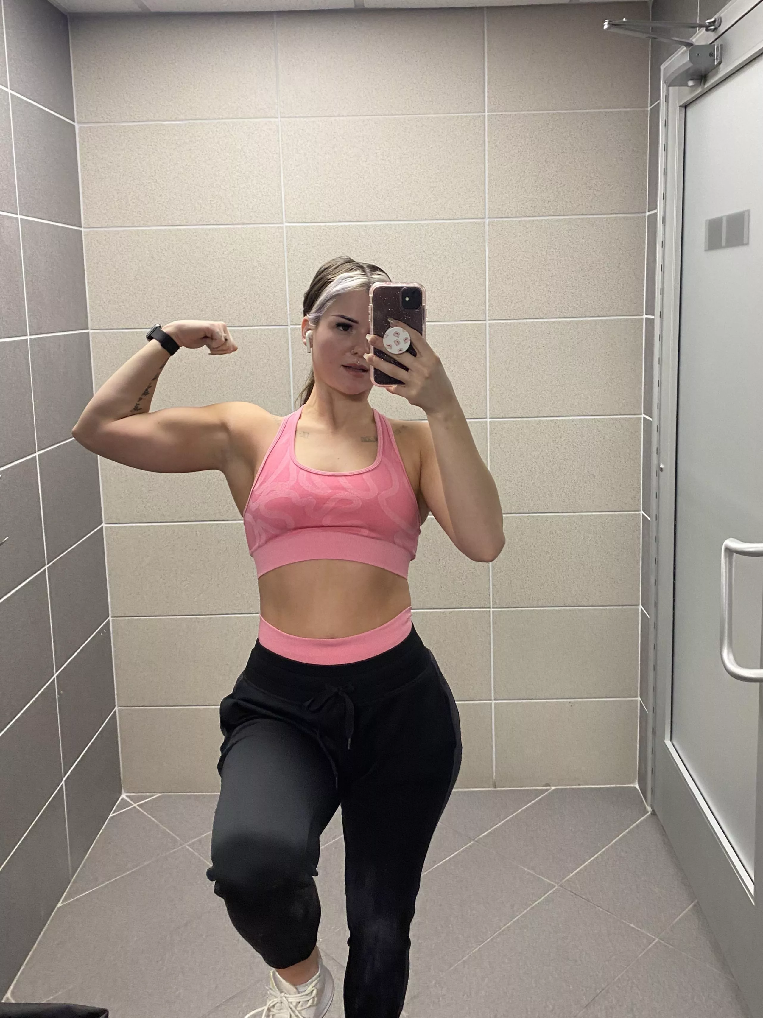 Wanted to show off the pump as well as the pants😅