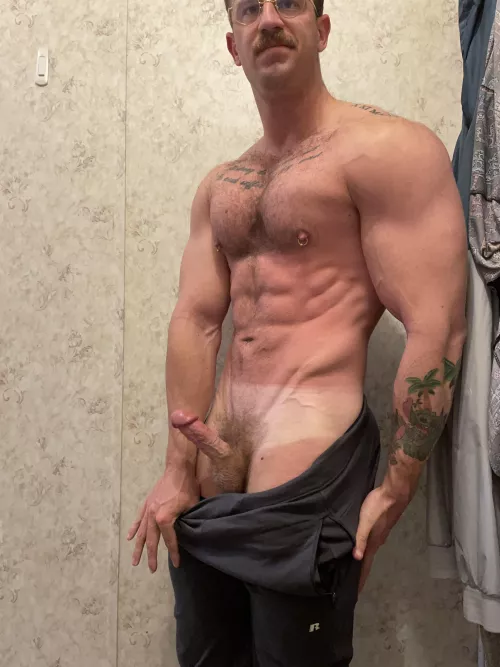 Who wants to help get rid of this pesky post gym boner?