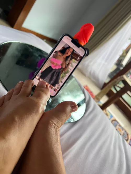 Worship my toes and make me feel like a queen