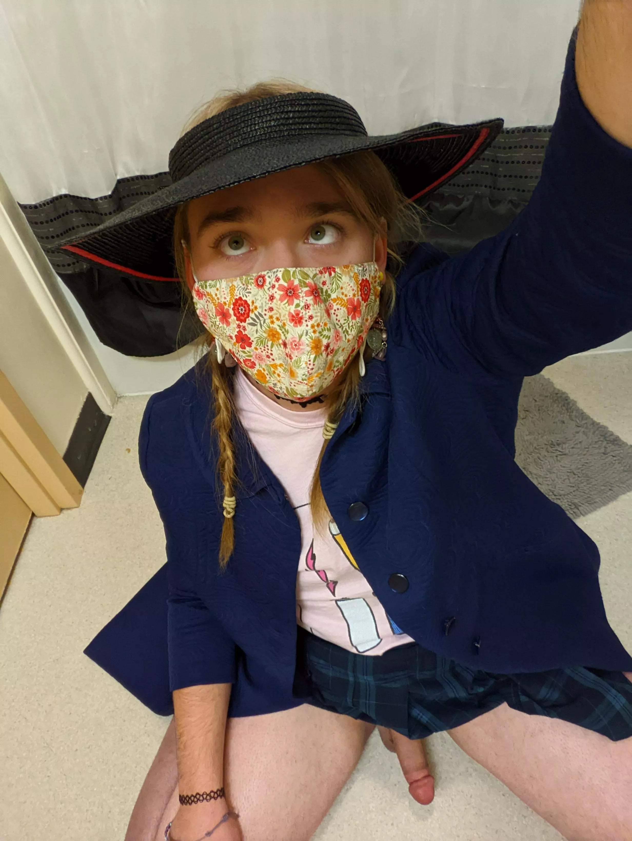 Would you top a girl with a big dick 🥺