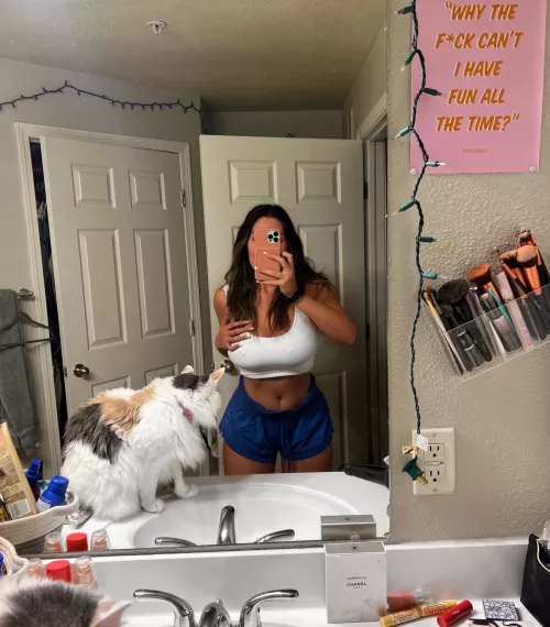 you can never go wrong with a white tank 😌