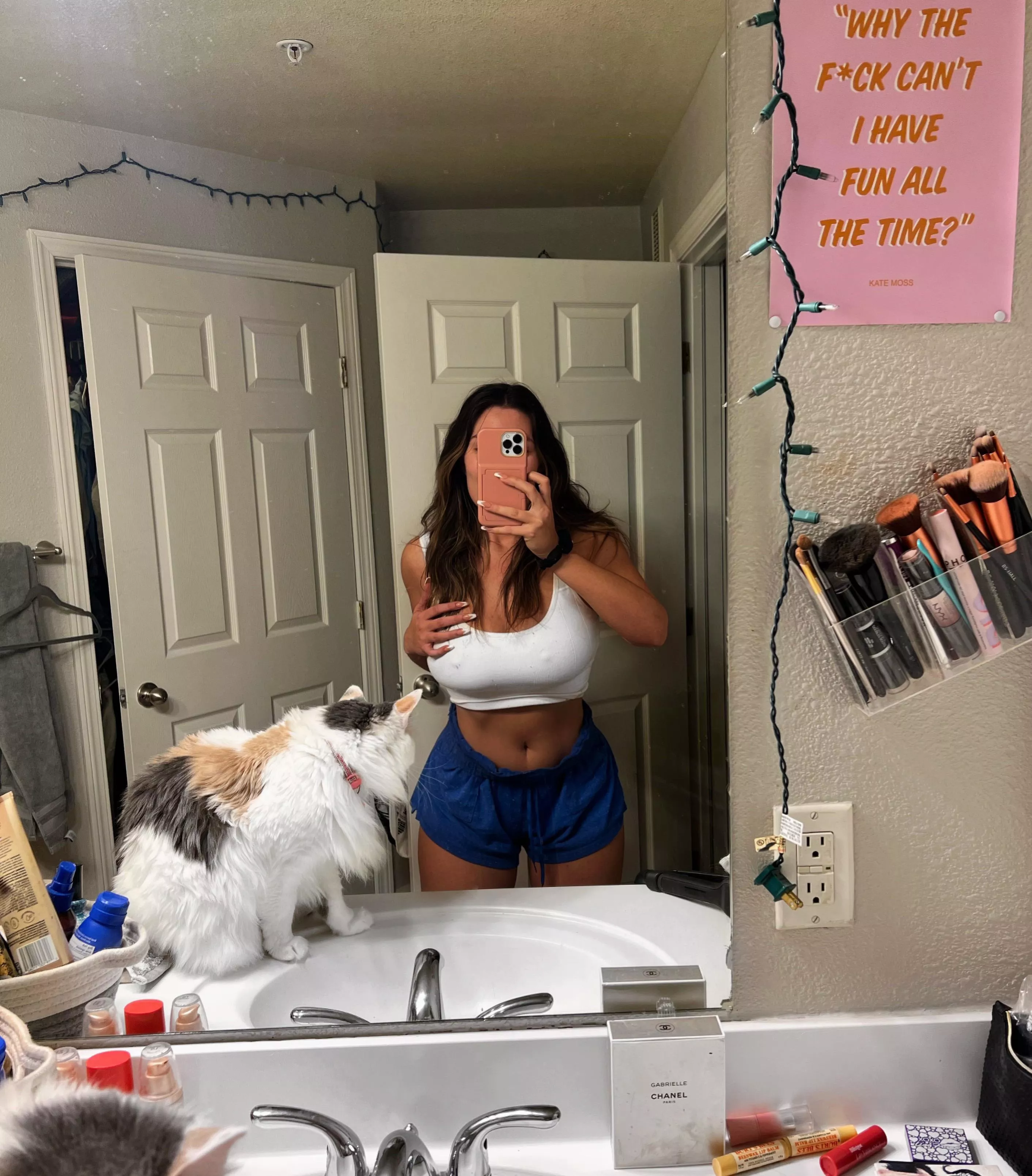 you can never go wrong with a white tank 😌