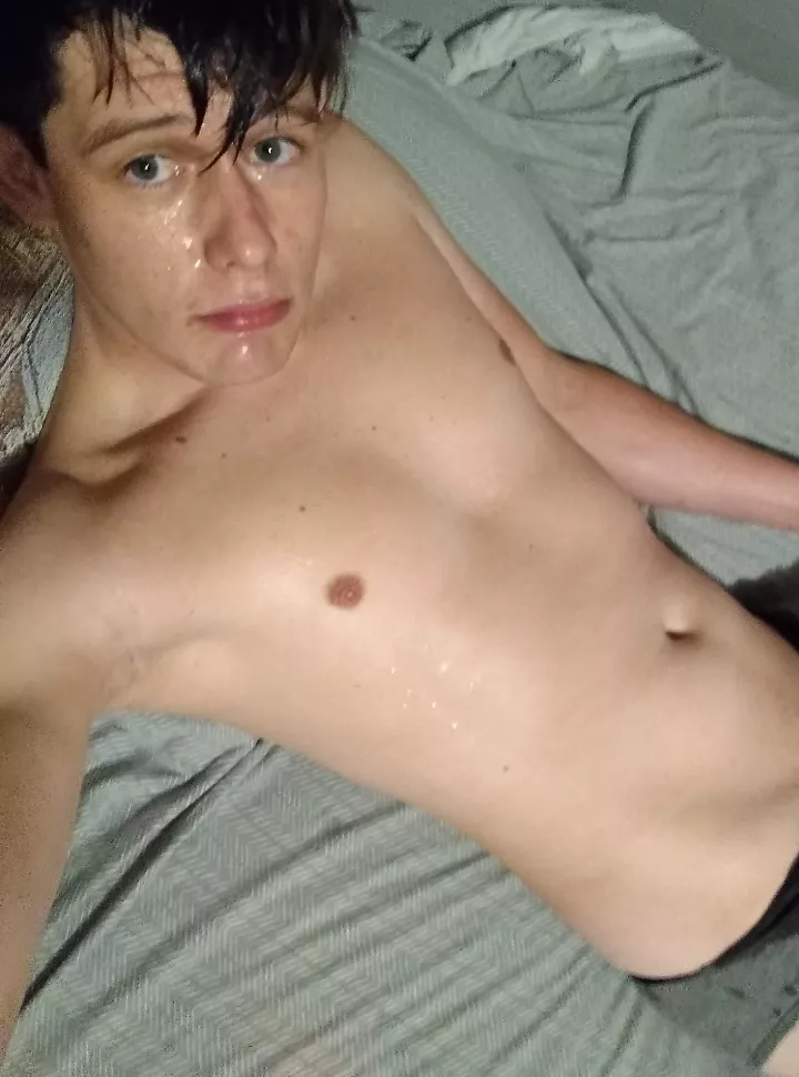 [24] if you like a slutty Twink on his knees begging you to make him look like this you should DM me 🥵