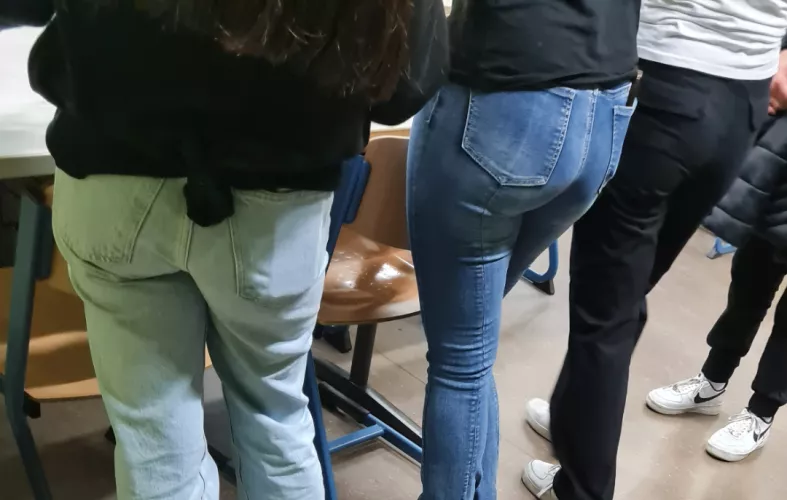 3 asses in school