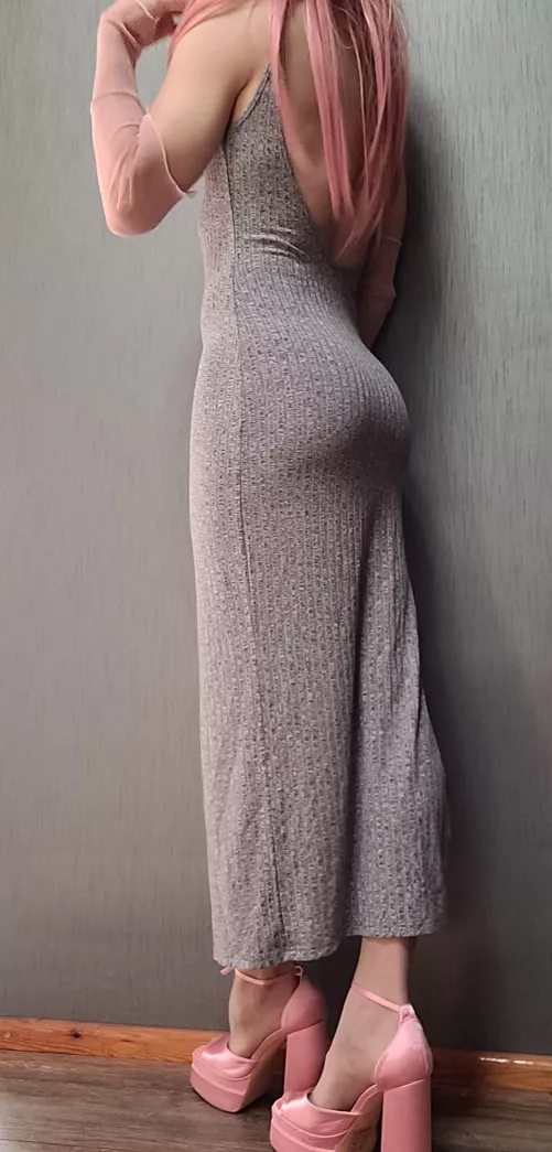 Always keep working on your booty, it's what catches the eye first in the right clothes🤗