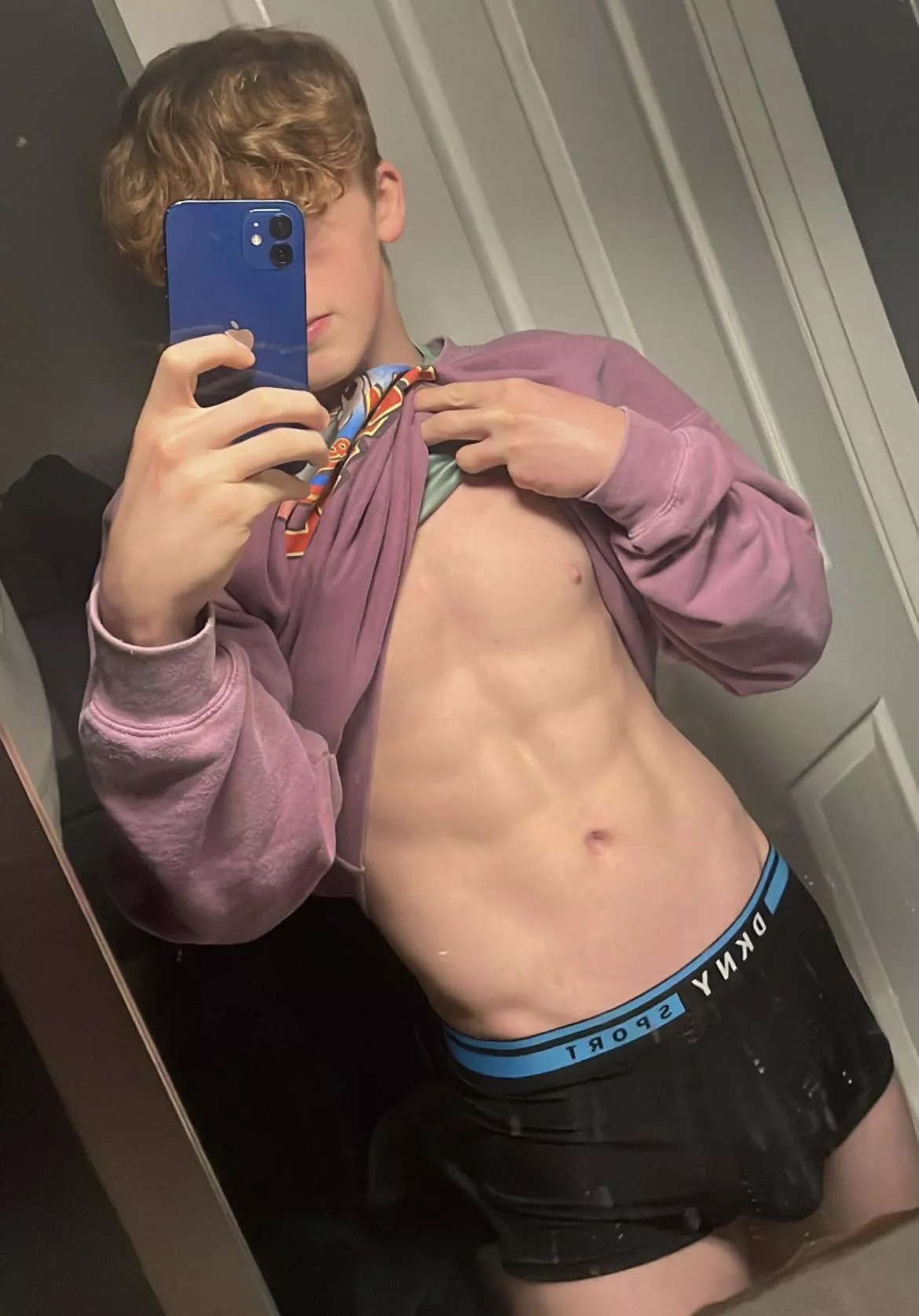 Anyone here like me fully shaved, or my buldge sticking out??(19m)