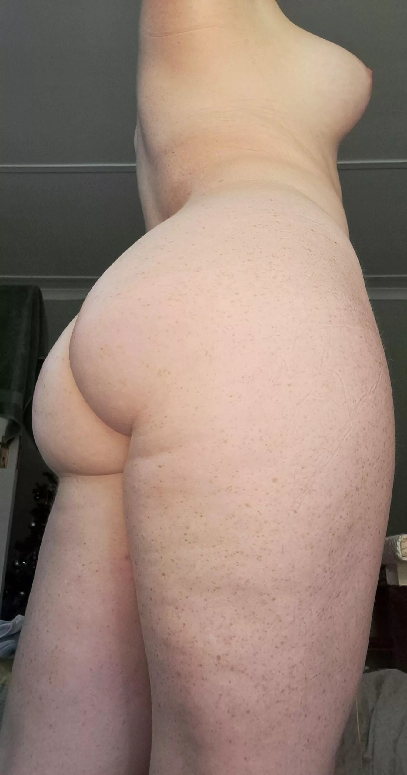 are you more of a boob or ass girl?😈👀