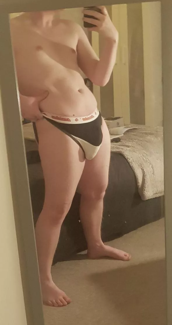 Been tempted to make an ALT Twitter for so long now, anyone want to convince me? 👀