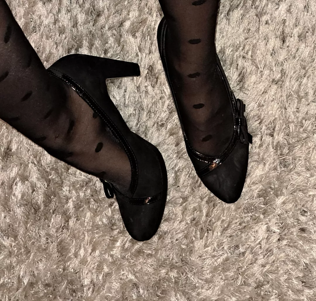 Black heels and pantyhose