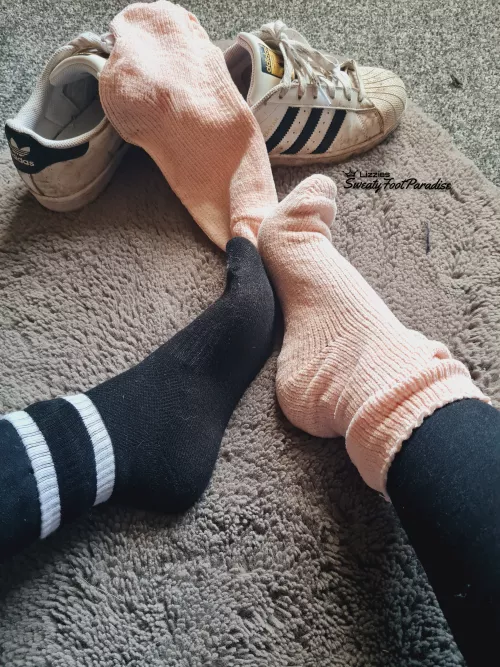 Black or pinks? 🤤🔥 [F]