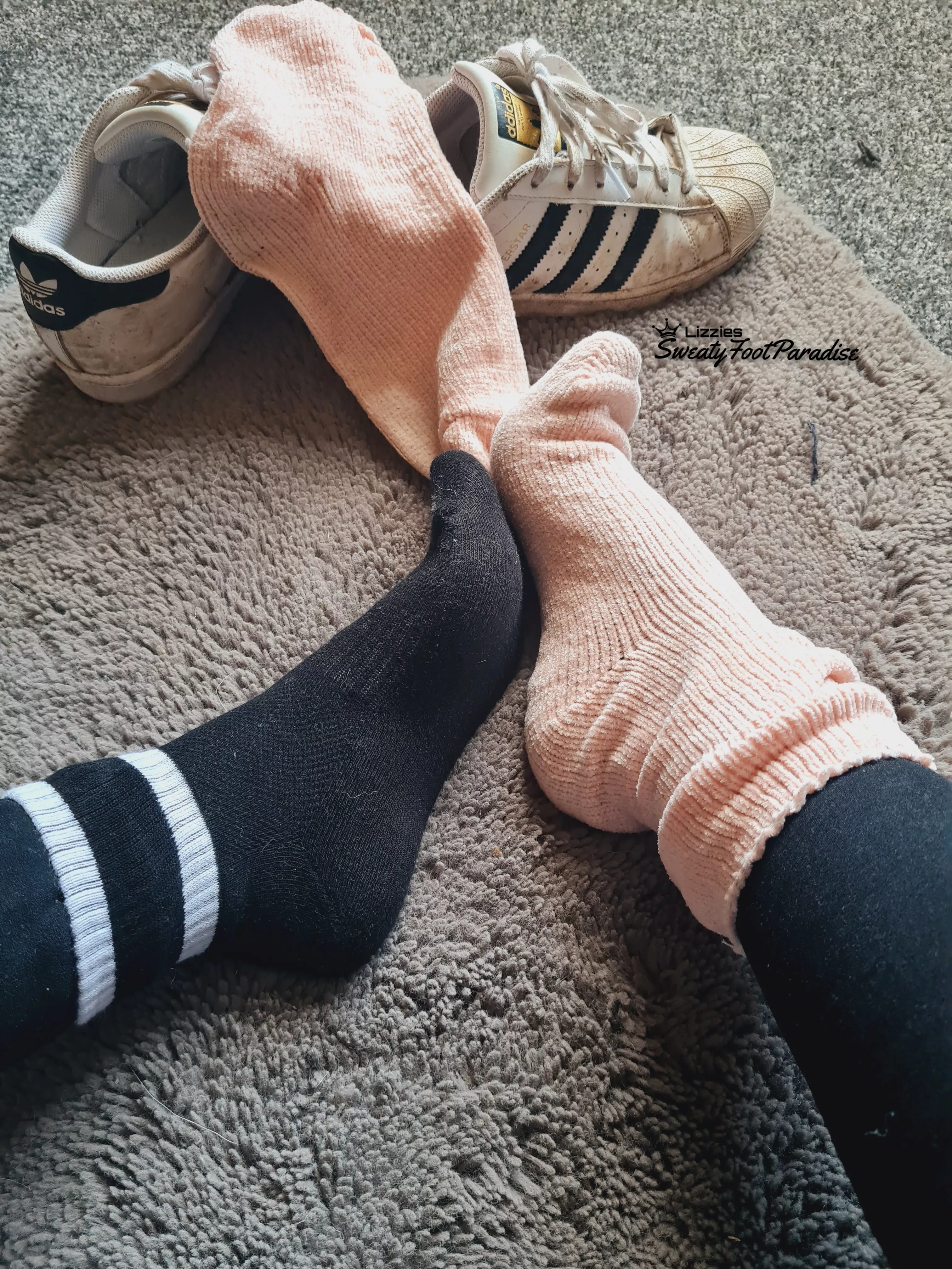 Black or pinks? 🤤🔥 [F]