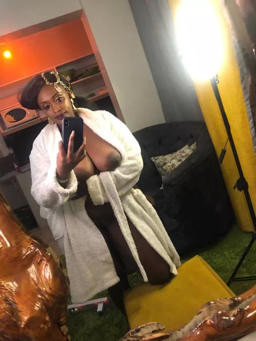 Can I be your Neighbor with benefits (f)