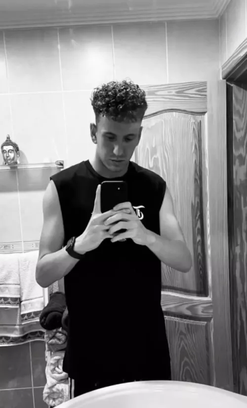 Chill day today, up for meeting new people!! Anyone for some chat? Dm me😃 (have a pic)