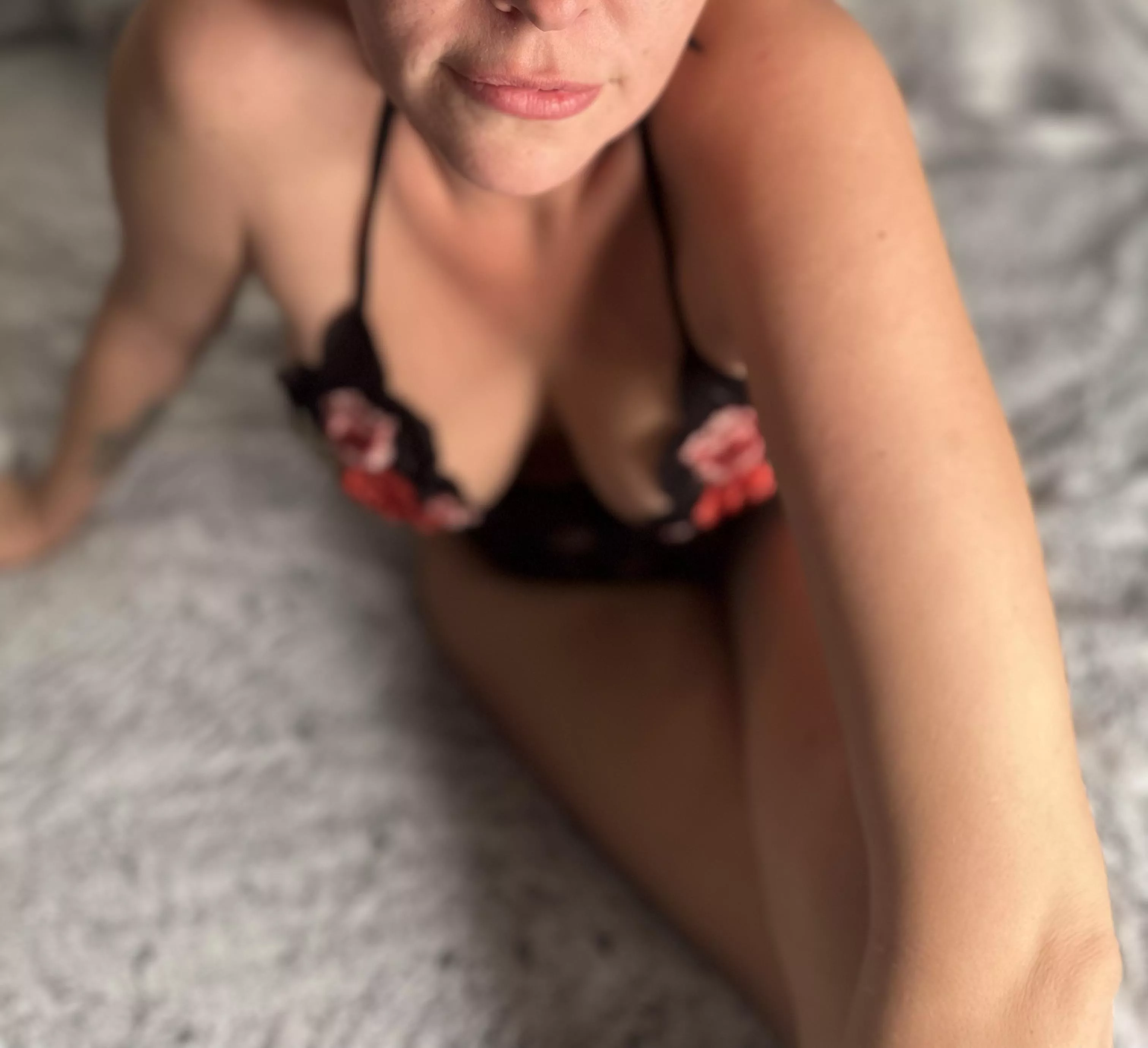 Cum join me in bed, we won’t be sleeping.