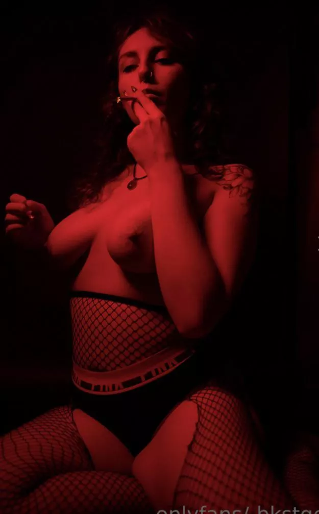 did a red photoshoot and it’s making my internal and external scene scream