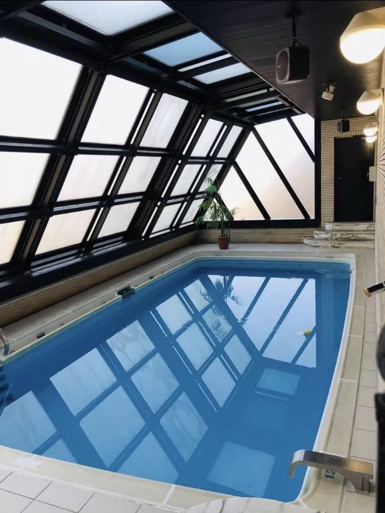 Does Hitomi have any scenes filmed here?