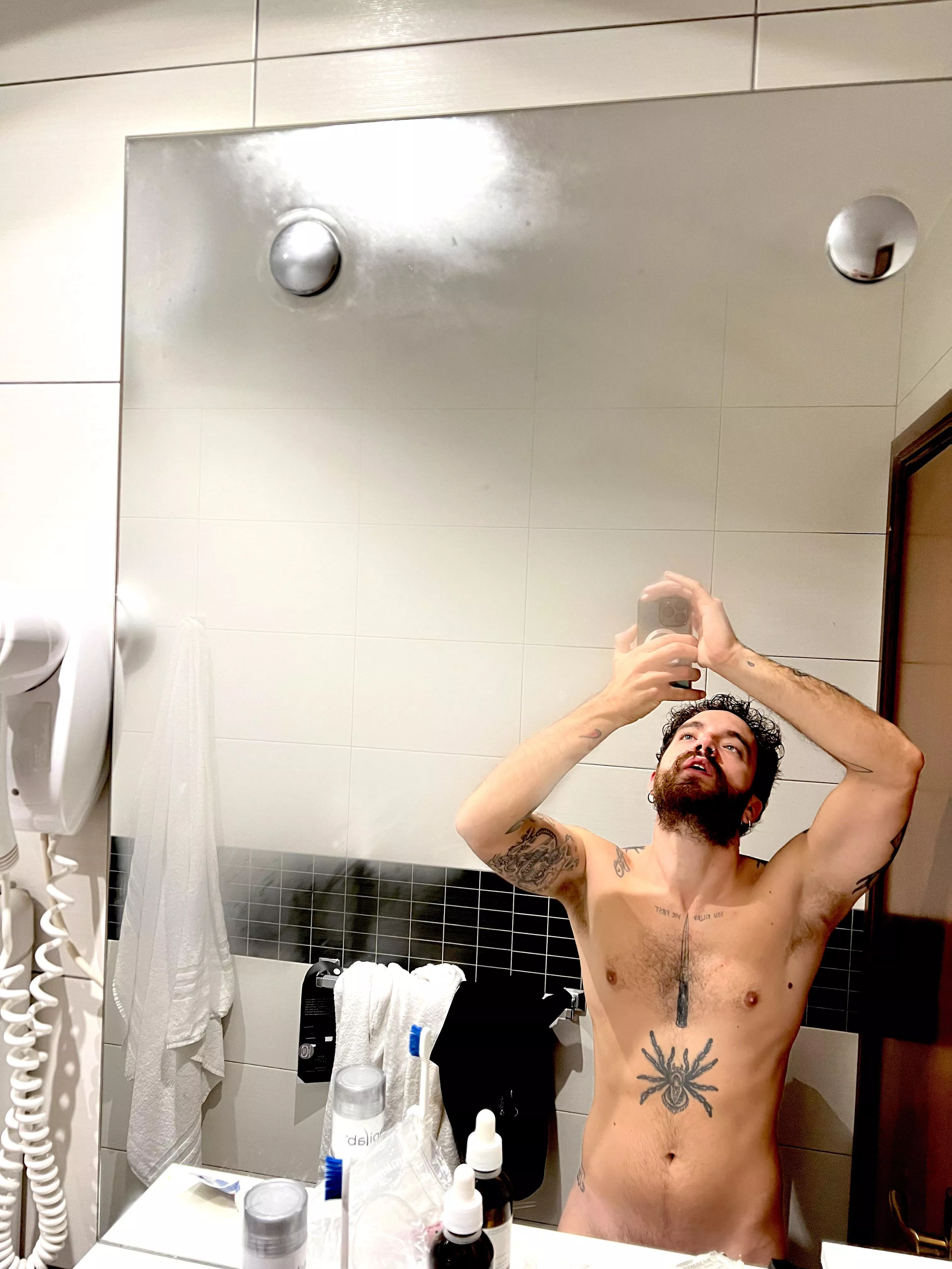 Found a good mirror 💦