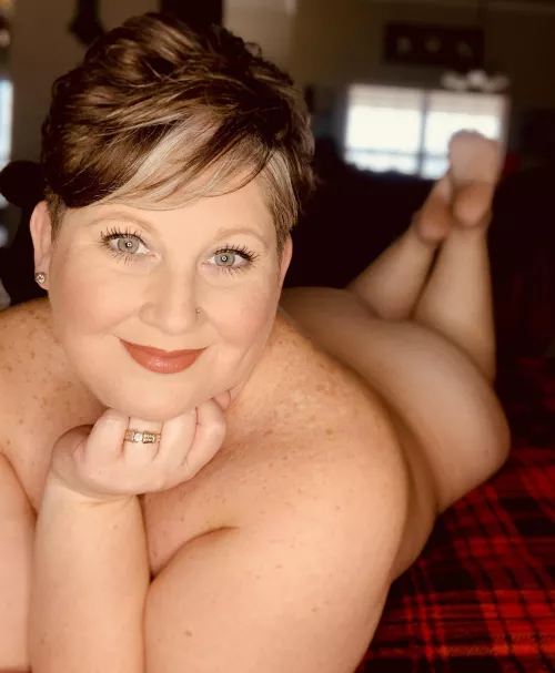 Green eyes and thick thighs…lethal combination ;)