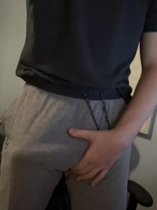 Grey sweatpants for the win? Dm open