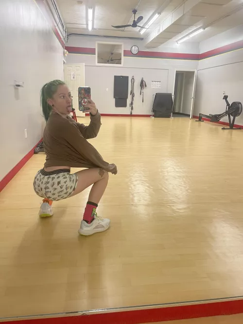 hey leg day 🦵🏼💜