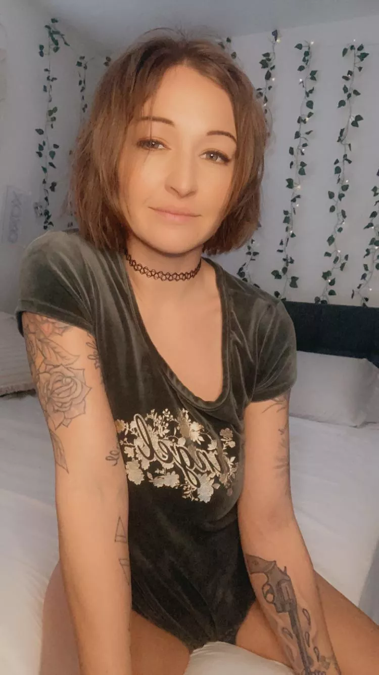 Hi there, do you like my short hair ? I think it fits my face shape 🥰