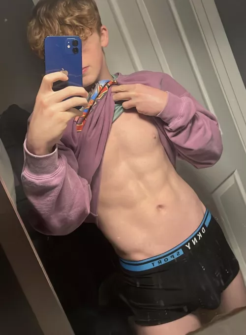 How do u feel about my body and buldge (19m) just shaven