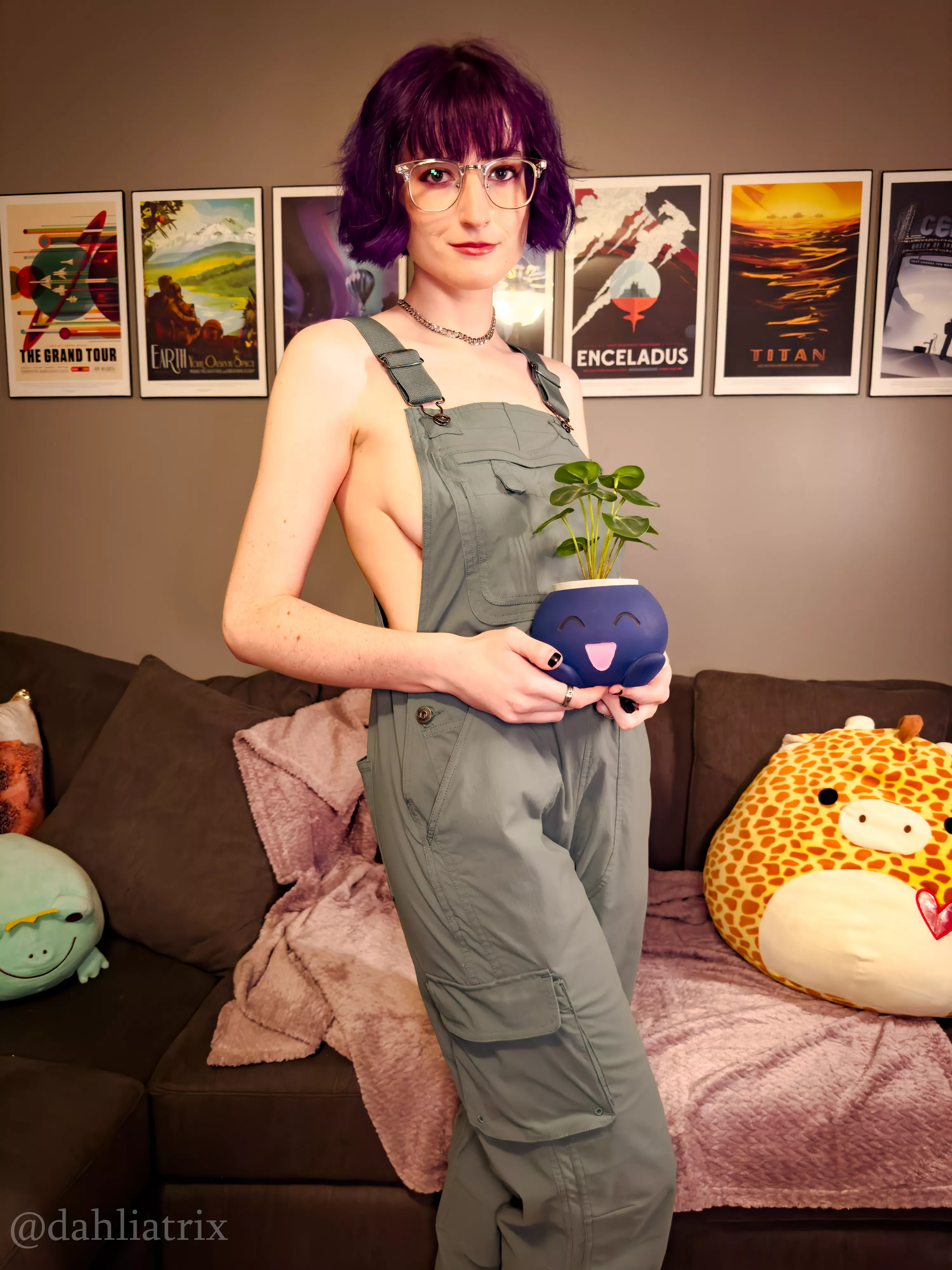 I 3d printed and painted this cute Oddish, isn’t it cute? [F]