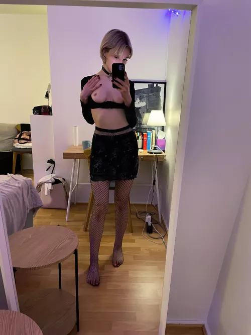 i hope you like your girls kinky and compact