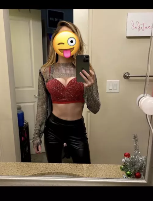 I told her she couldn’t wear this to the bar, so she went without me🥲