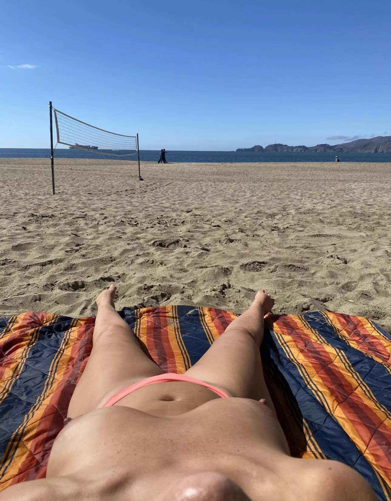 I was hoping to get the attention of the 2 police officers walking the beach in the distance. 👮‍♂️ 👩🏻👮‍♂️