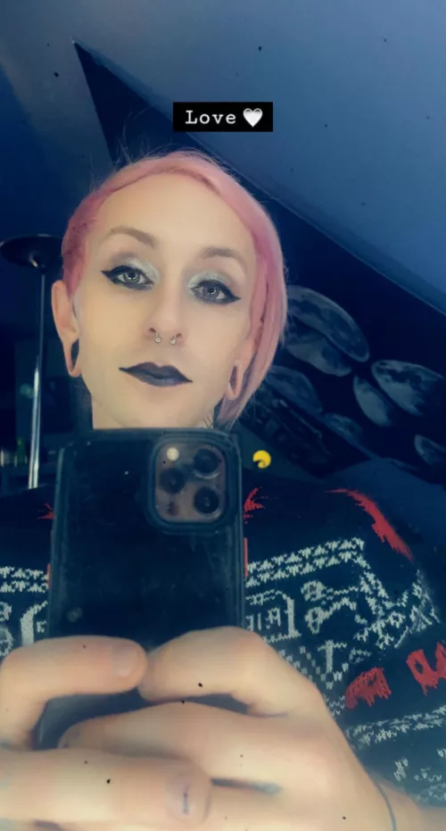 I’m going through some shit. Send “you’re pretty’s” please 🥺👉🏻👈🏼