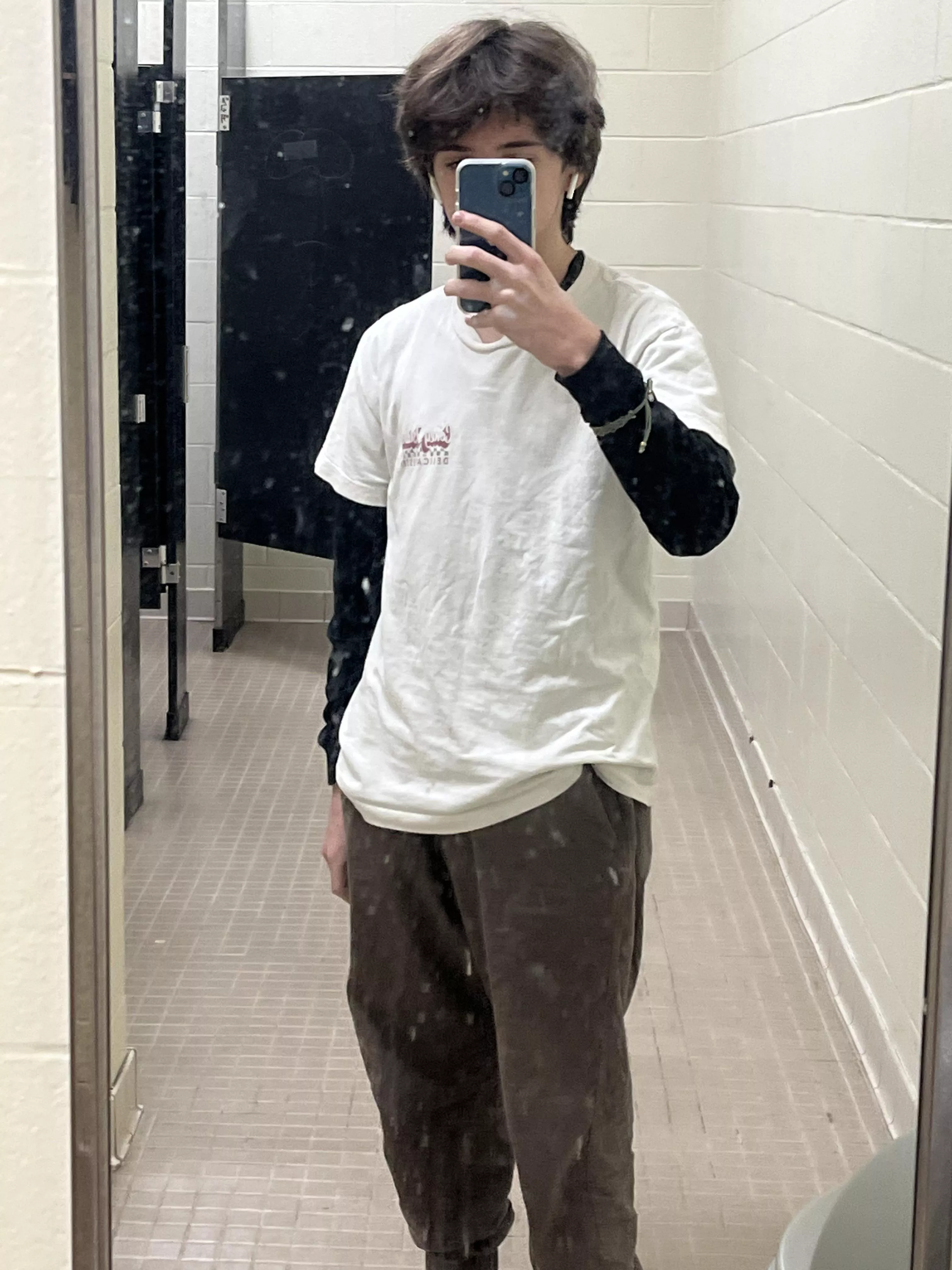 I’m lonely someone tell me I’m pretty