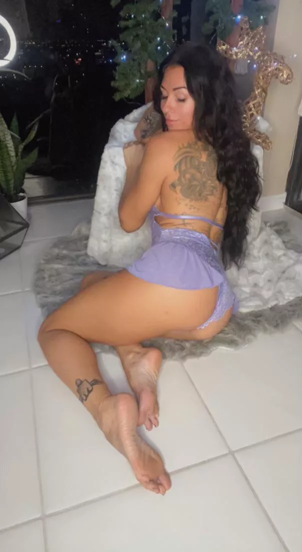 I’ve never had someone cum on my feet.. Want to be my first??😜