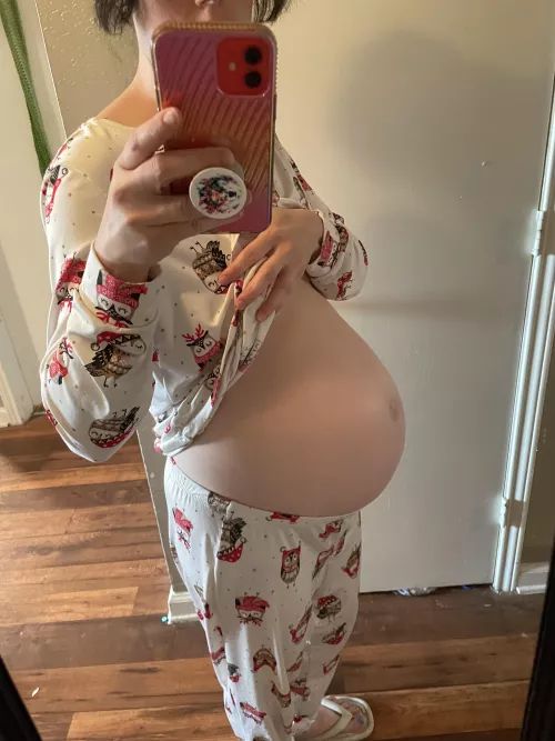 Looking for pregnancy submissives and cuckolds who want to talk about baby princess and spend on her before she gets here. DM me!