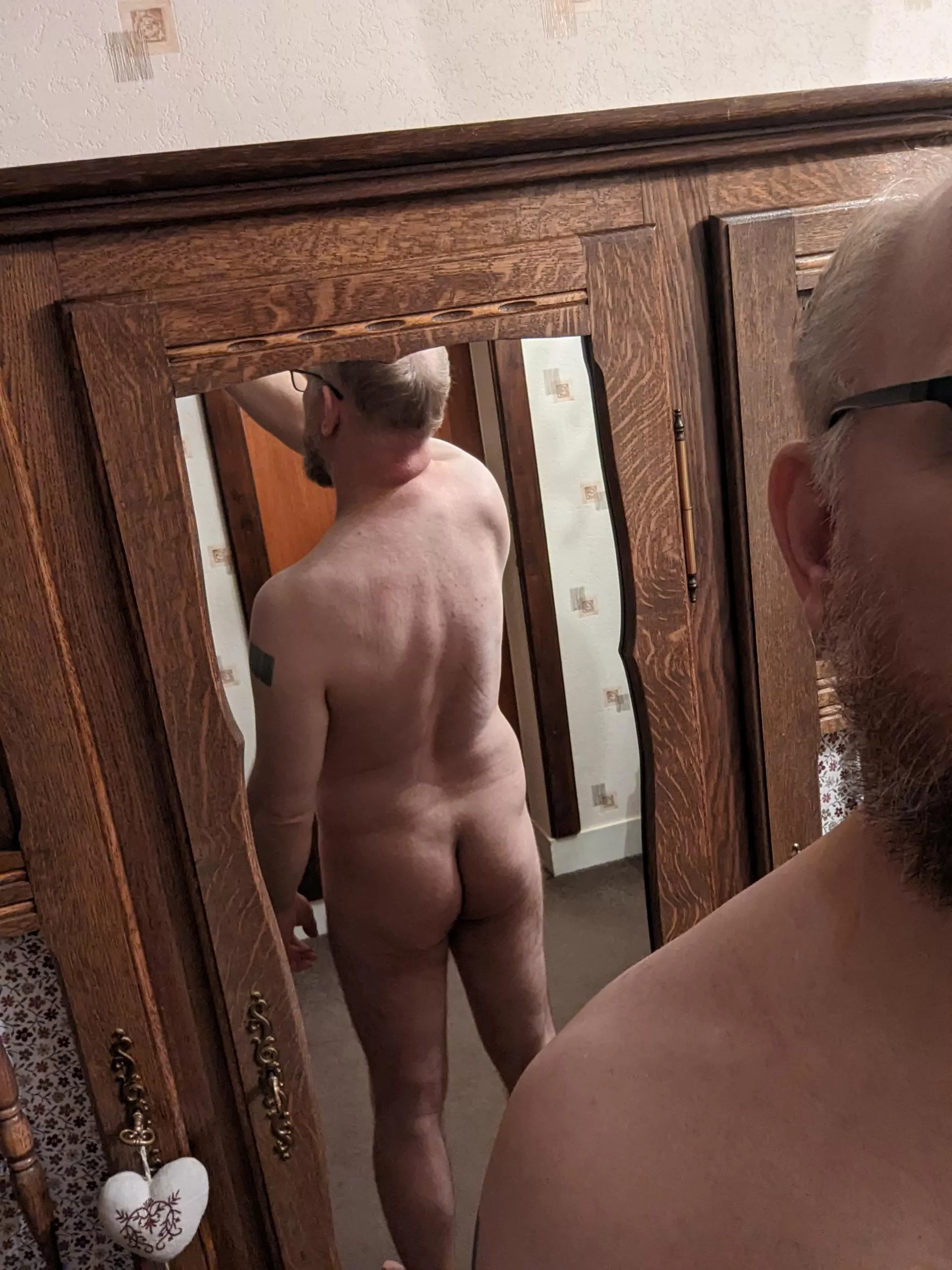 [M]46 How's my back view?