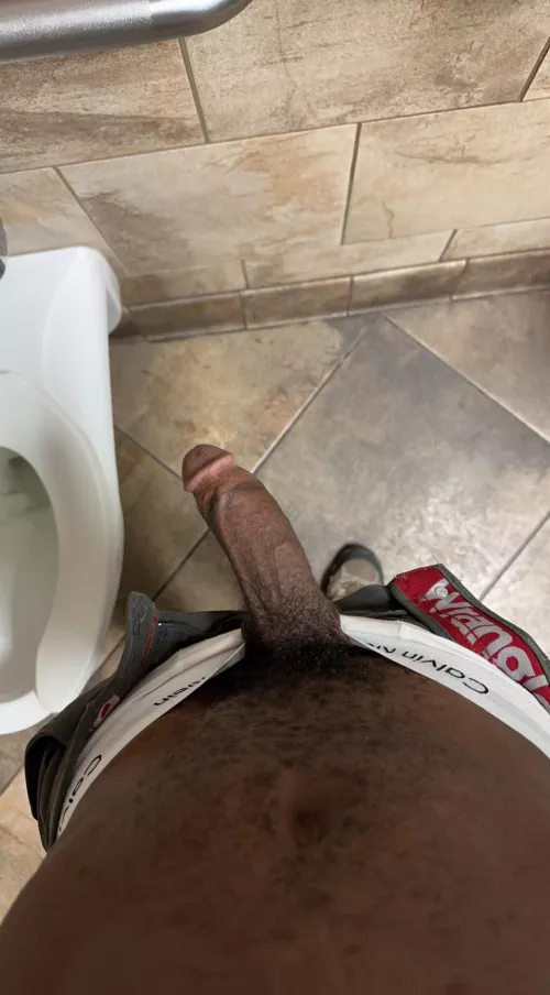 Meet me in the bathroom 😈