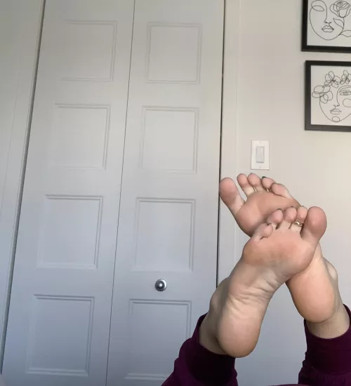 My feet are dirty need someone to clean them 🥺🥵