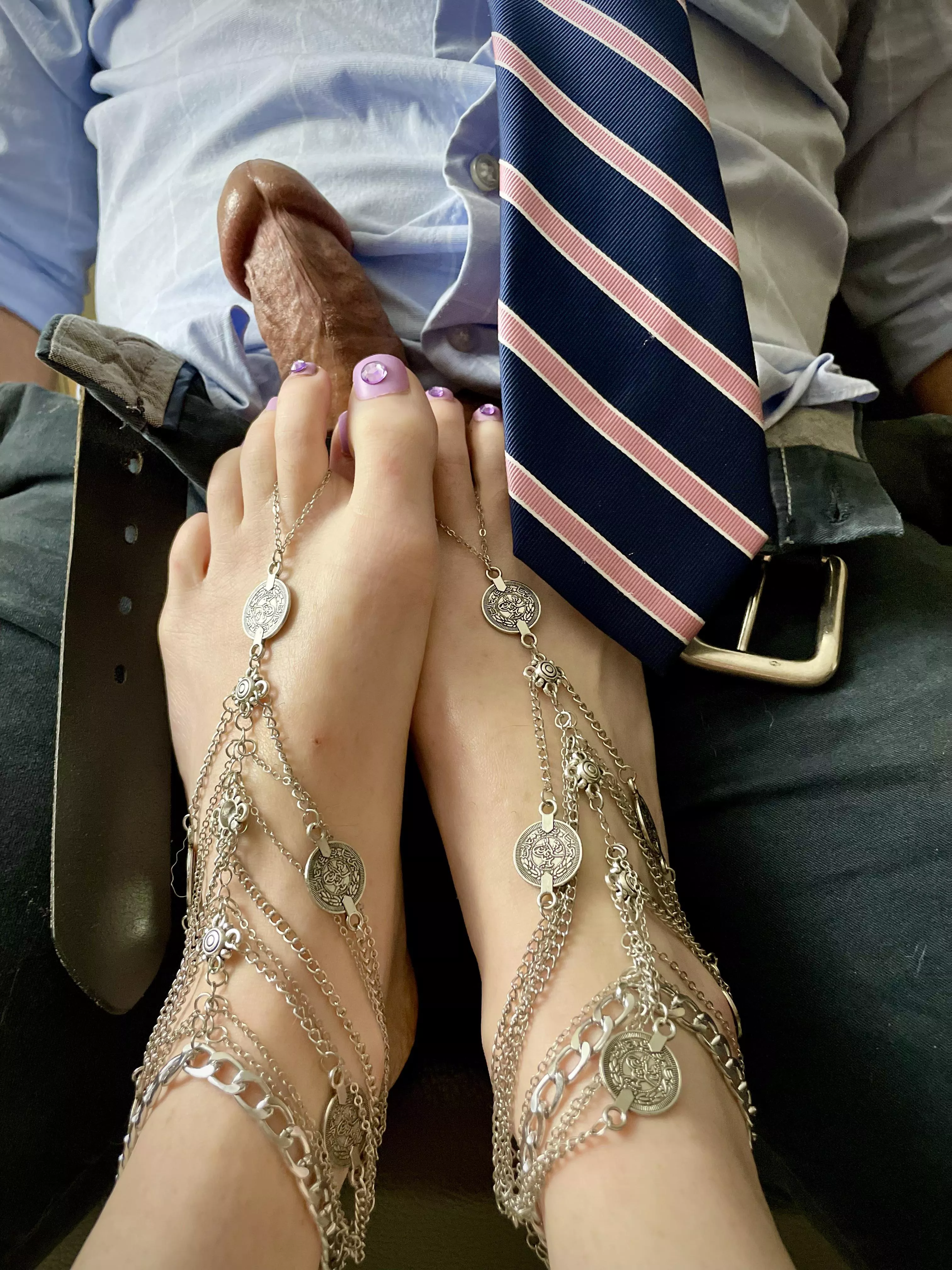 My husband gets spoiled as soon as he gets home from work. 😋irtr