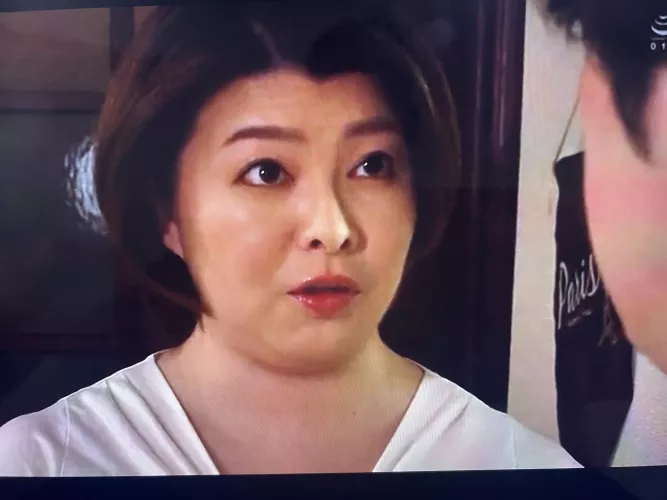 Name please or code. she acts as mother in law. Thank you