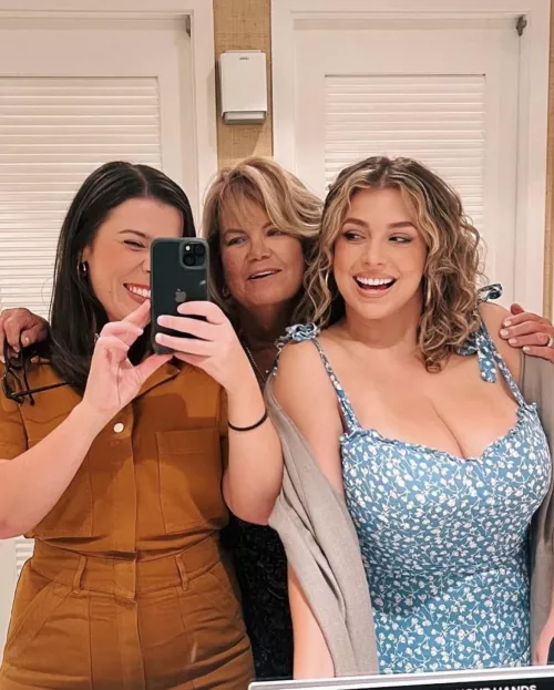 No wonder the other girl has buttons on her shirt 👀