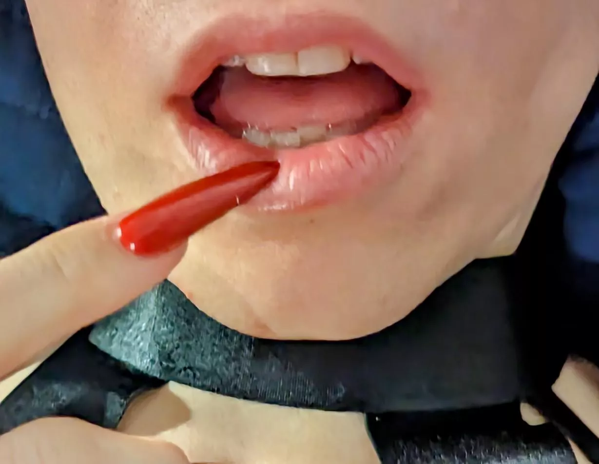 Please put it right here 💋