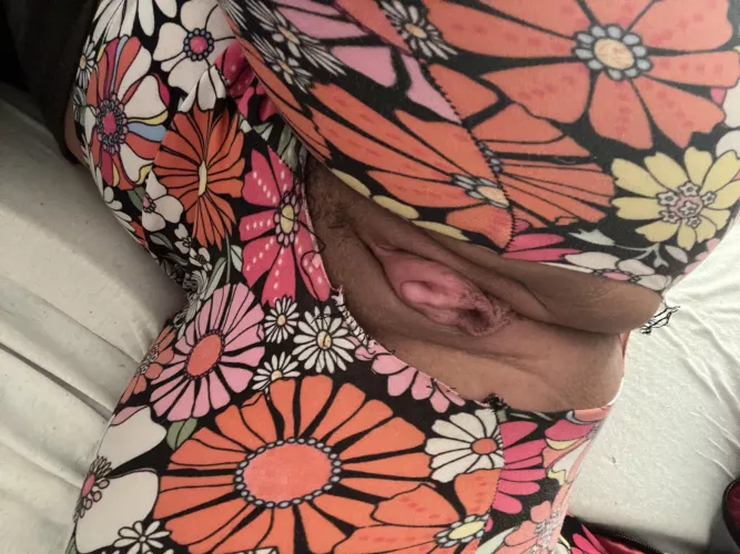 Pumping my big clit even bigger 😋