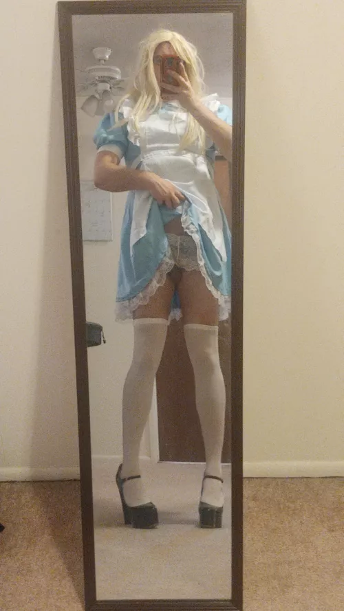 Putting on my maid outfit was the only way.