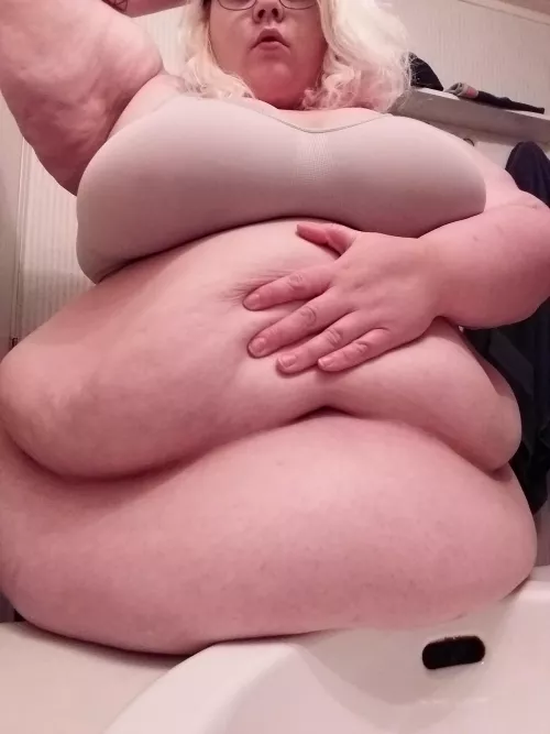 resting my belly on the sink